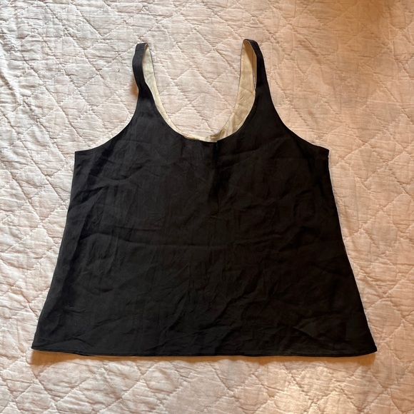 Reversible tank top (black and white) - Picture 1 of 3